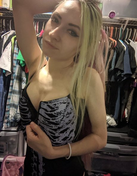 leenamouz nude star photos