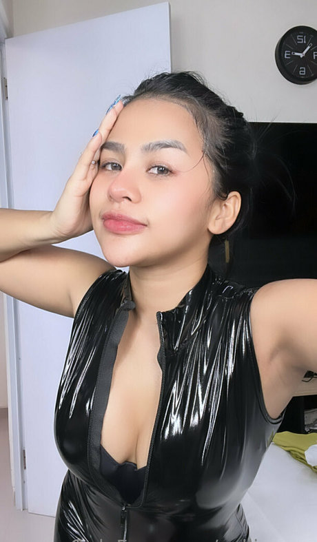 callia pvc top actress photos