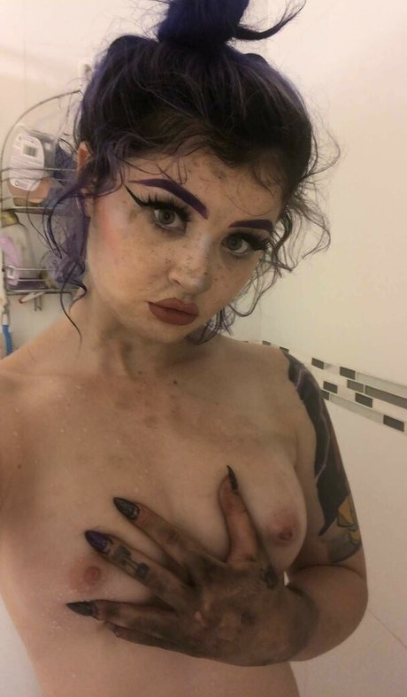 MiniTruckMommy exclusive actress pic