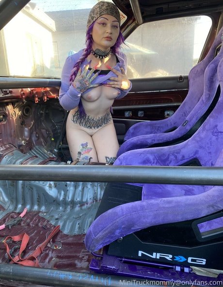 MiniTruckMommy pornstar nude galleries