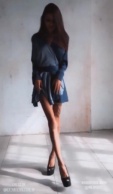 Caroline Queen pornstar erotic pictures