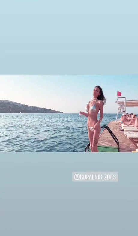 Caroline Queen adult star photo