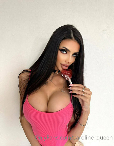 Caroline Queen porn model photo