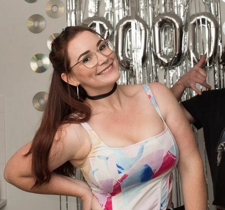 flat chested onlyfans pornos img