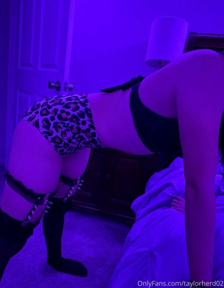 taylorherd02 nude star pic