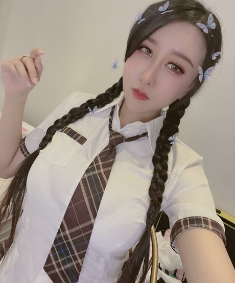 Wei Ling_ model art gallery