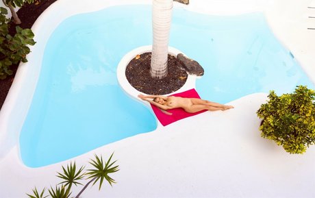 Beatrice Wolf model top pic