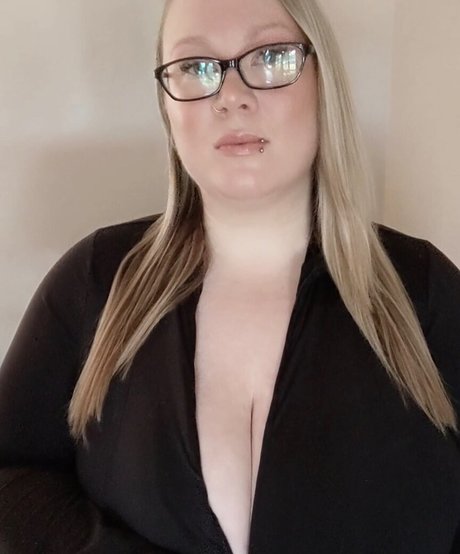 September Anderson beautiful model img