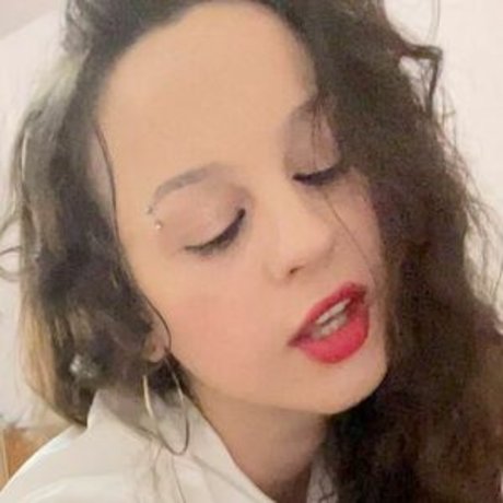 Lari Bioto star naked pic