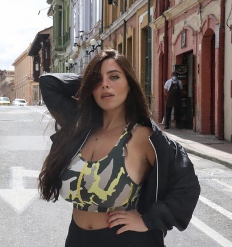 Tami Bar model adult archive