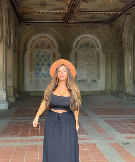 Tami Bar nice actress images