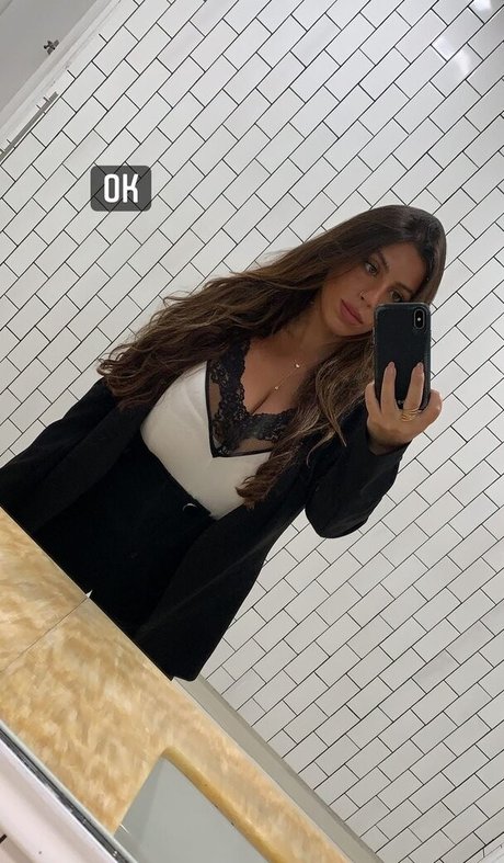 Tami Bar model hd photo