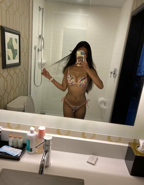 JuicyPinaypple exclusive pornstar image