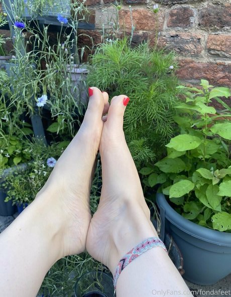 fondafeet free model photo