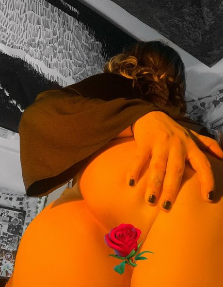 illbeurgirl model high quality images