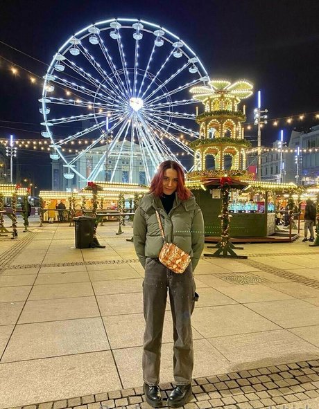 wowredchich free actress pics