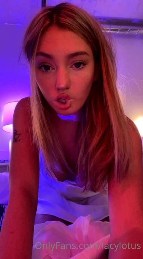 lacylotus star free pic