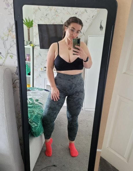 Jade Lucy model top image