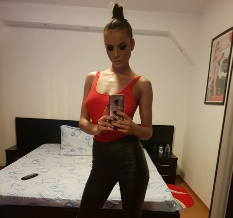 AndreeaNicoletaDinu star nudes gallery