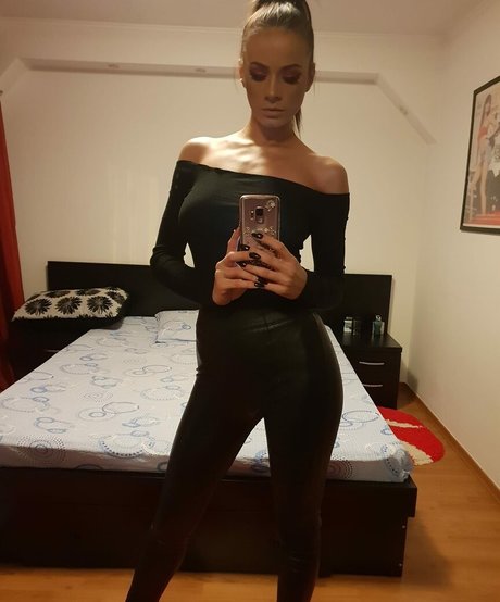 AndreeaNicoletaDinu art actress pic