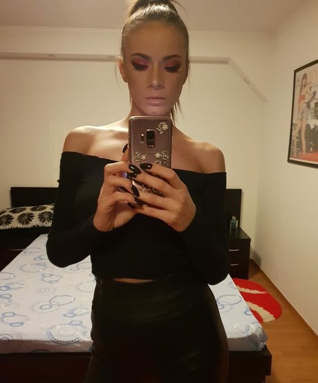 AndreeaNicoletaDinu hd actress images