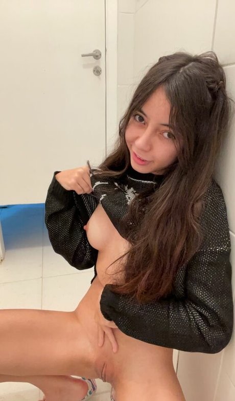 babycaroline69 pornographic model photos