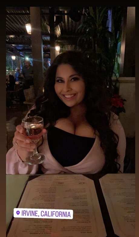 Vanessa Romero model hot pics