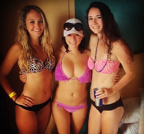 Sarah H model top image