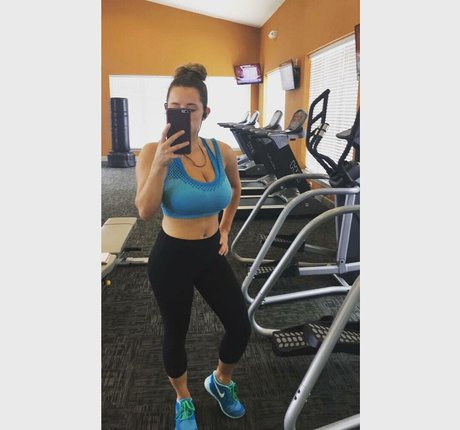 Sarah H hot actress gallery