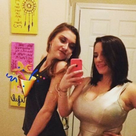 Sarah H model top gallery