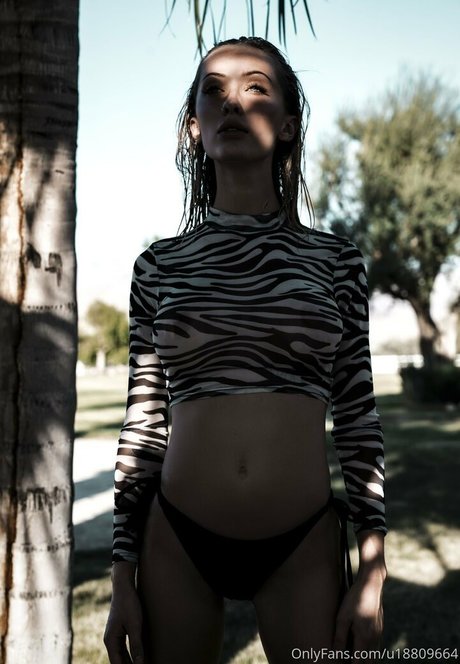 courtneymeyers18 high quality model photo