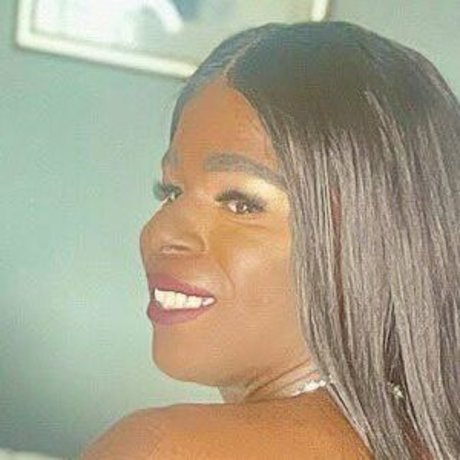 Carmen Brown naked actress picture