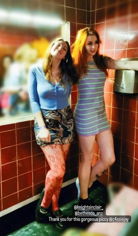 Knightsinclair model pornographic photos