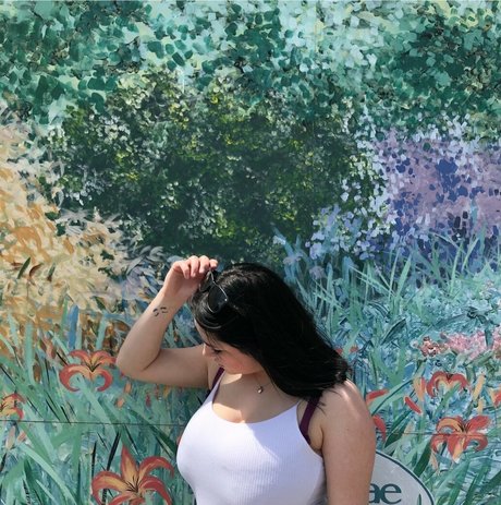 Kenzie A nude model pic