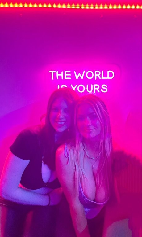 Alana Z xxx model photo