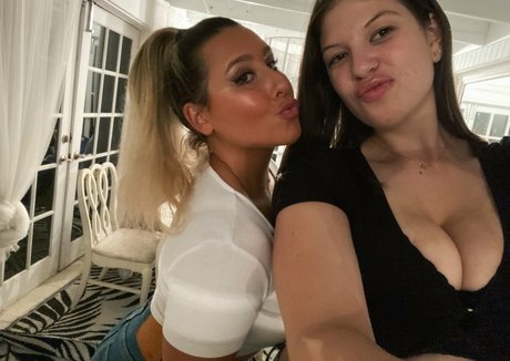 Alana Z art star photo