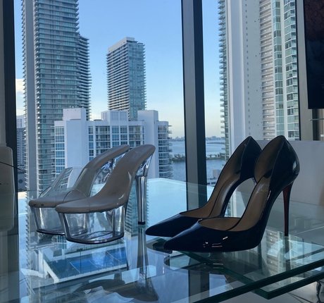 Maya Bensinger art star photo