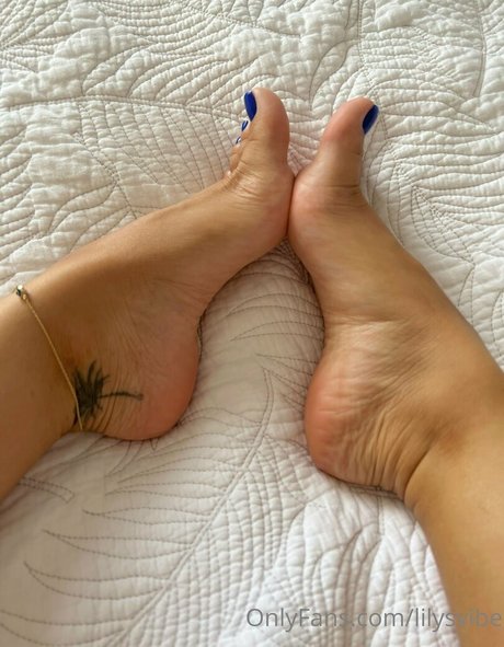 lilysvibe exclusive model image