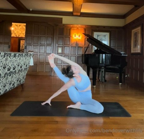 bendoverwithlily nude pornstar pic