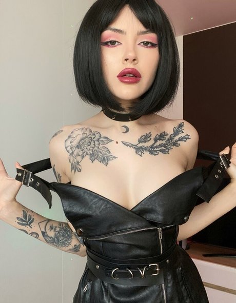 itsyouremily model nude archive