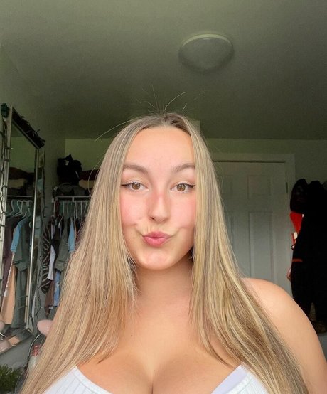 Lexi Thomas star beautiful photos