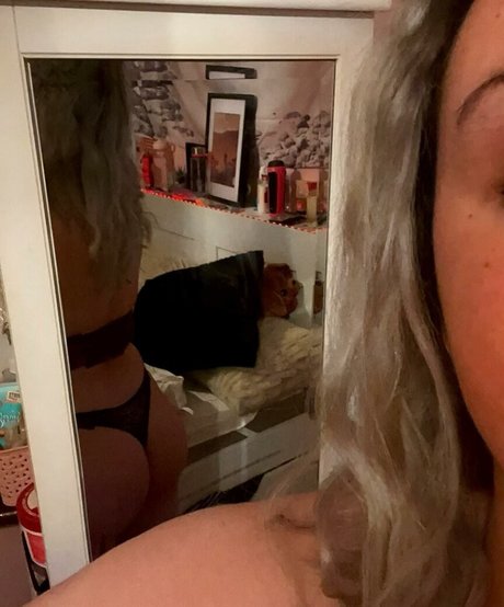 Emily J model adult img