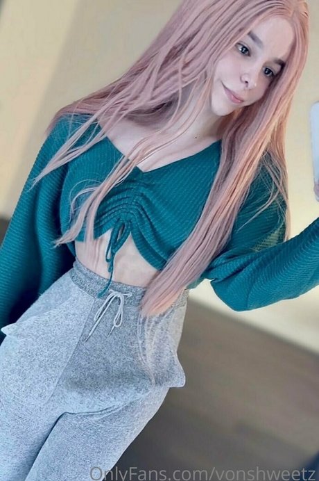 vonshweetz nude actress gallery