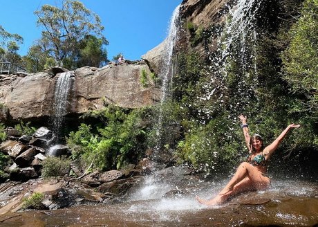 flat chested onlyfans pornos photo