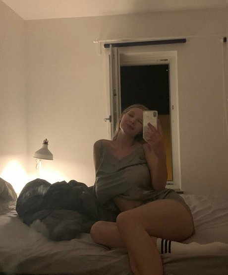 Stina art model photo