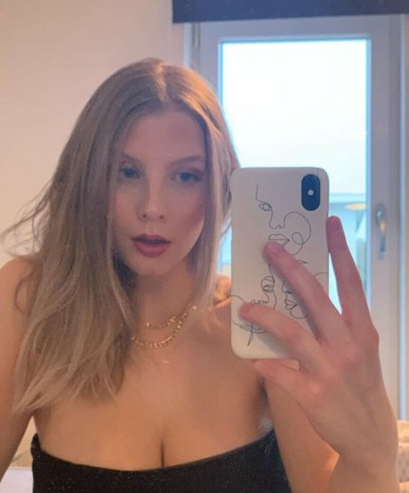 Stina top star picture