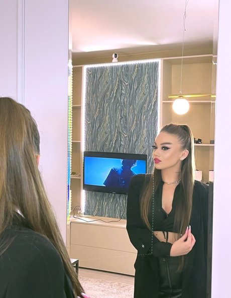 renatabianca1 art star picture