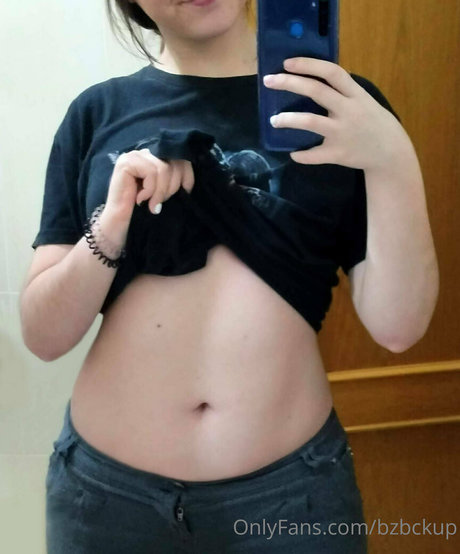 bzbckup erotic actress pic