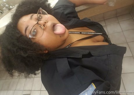 lilmsfluffy art model image