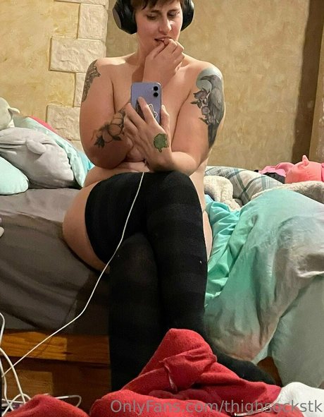 thighsockstk model pornographic photo